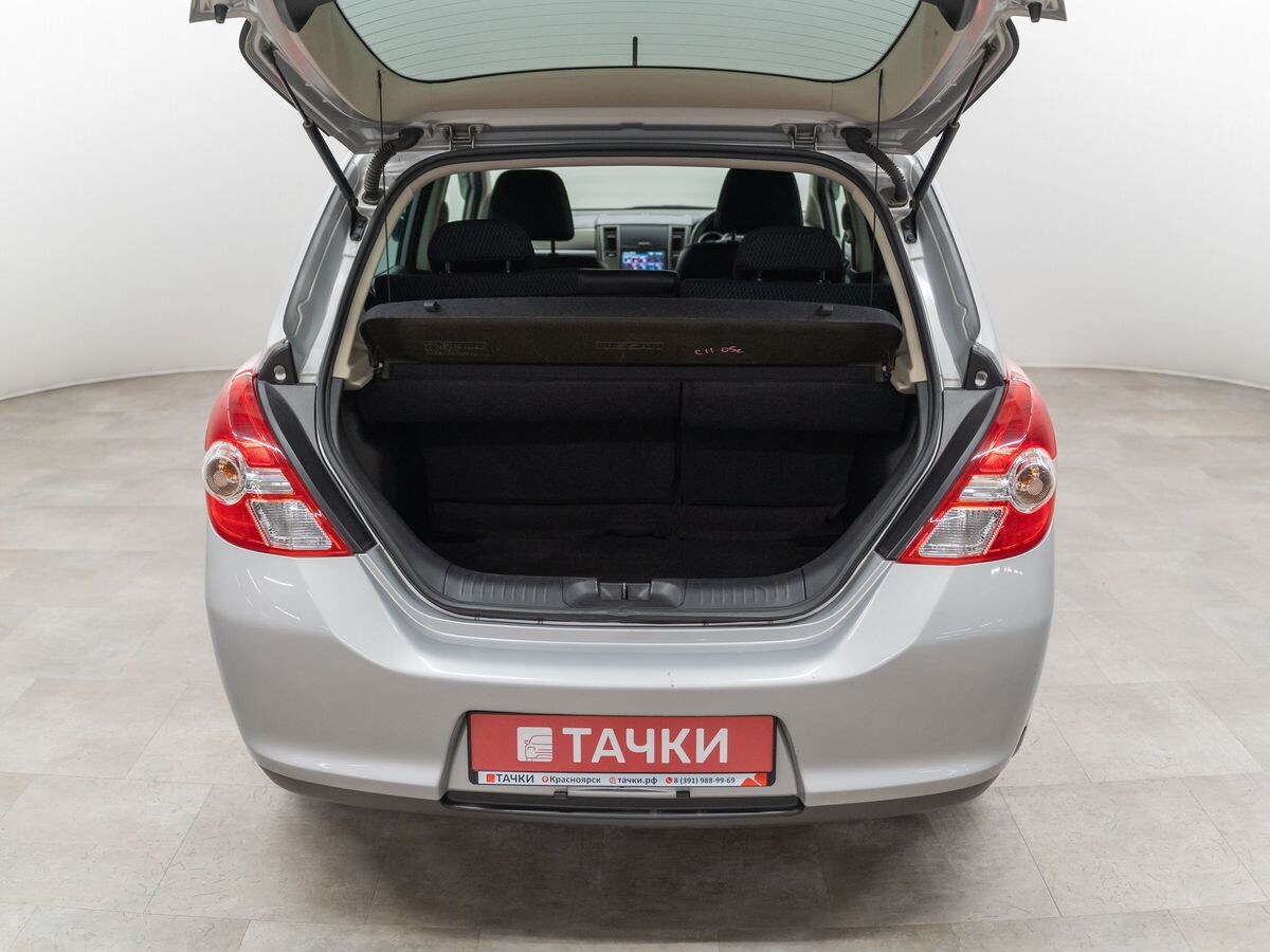 Nissan Tiida 2011 - фото автомобиля