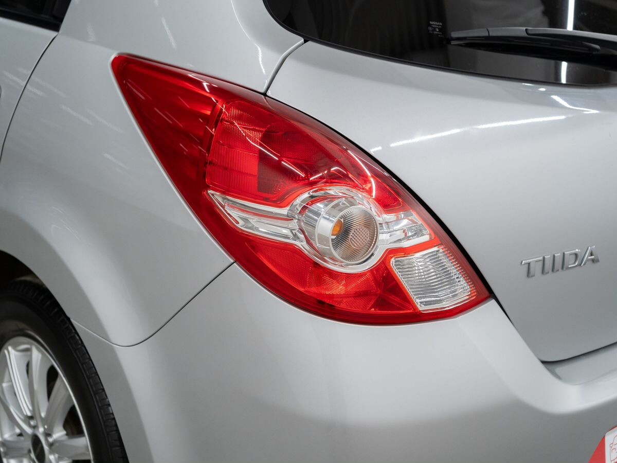 Nissan Tiida 2011 - фото автомобиля