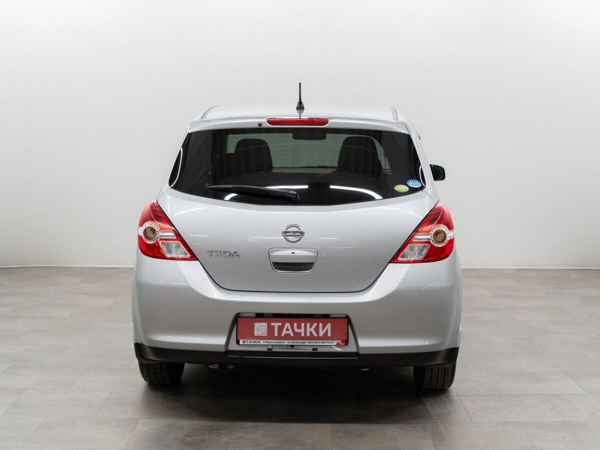 Nissan Tiida 2011 - фото автомобиля
