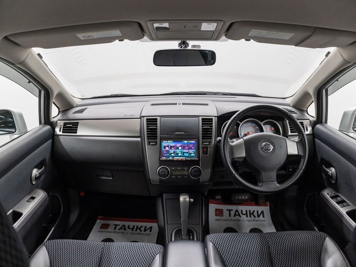 Nissan Tiida 2011 - фото автомобиля