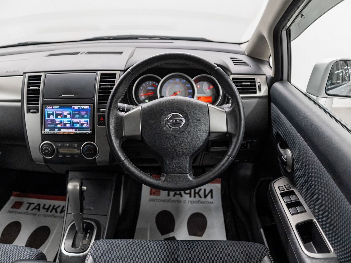 Nissan Tiida 2011 - фото автомобиля