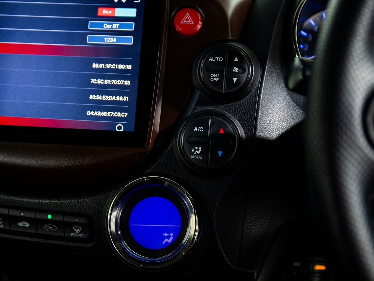 Honda Fit Shuttle 2012 - фото автомобиля