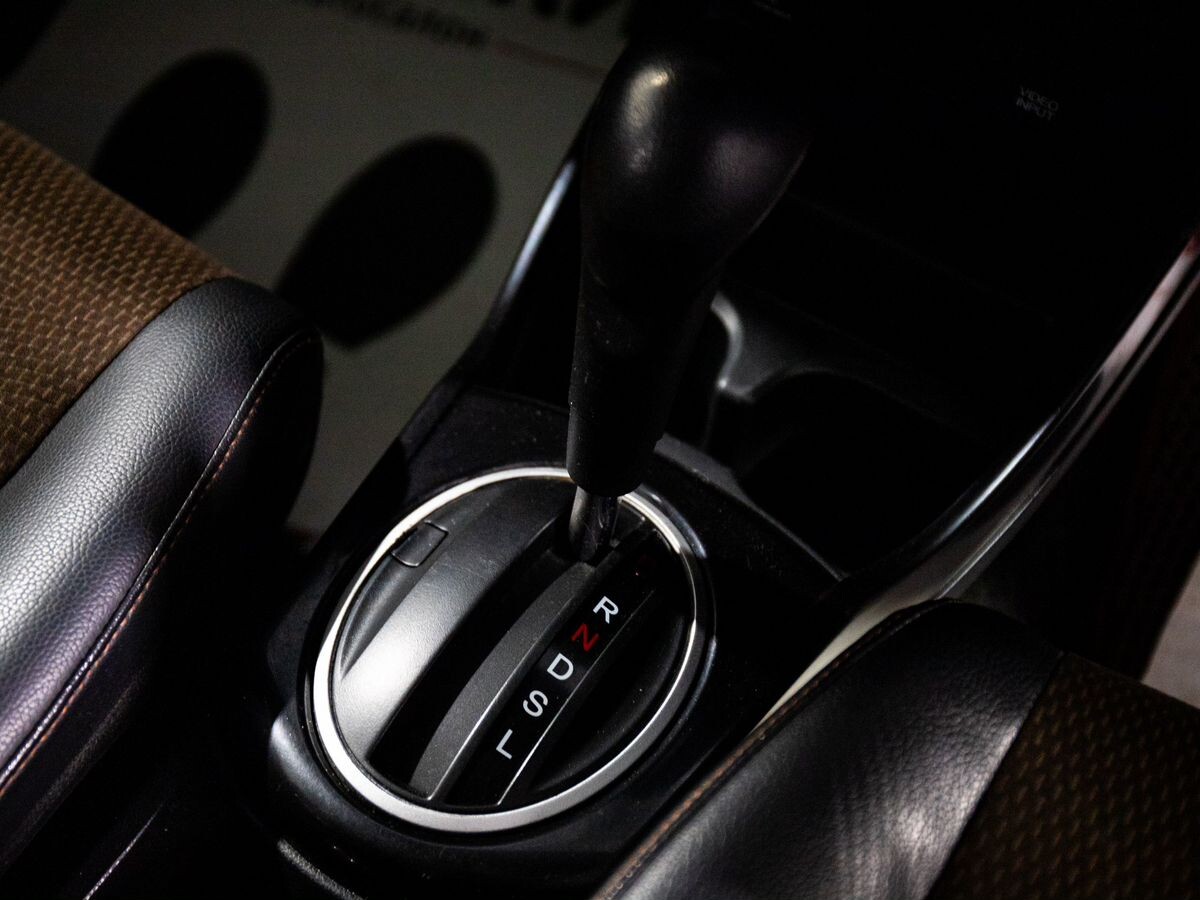 Honda Fit Shuttle 2012 - фото автомобиля