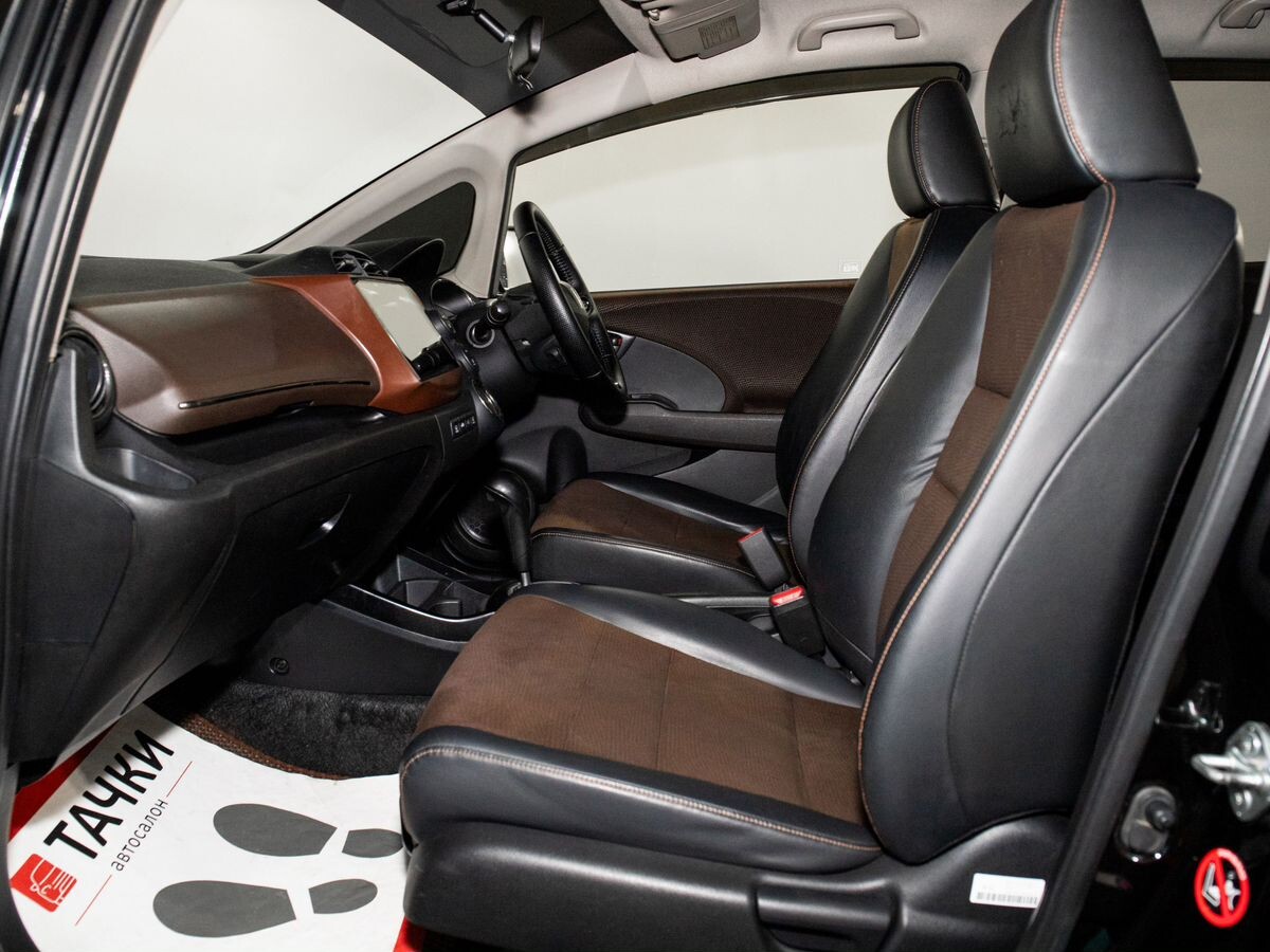 Honda Fit Shuttle 2012 - фото автомобиля