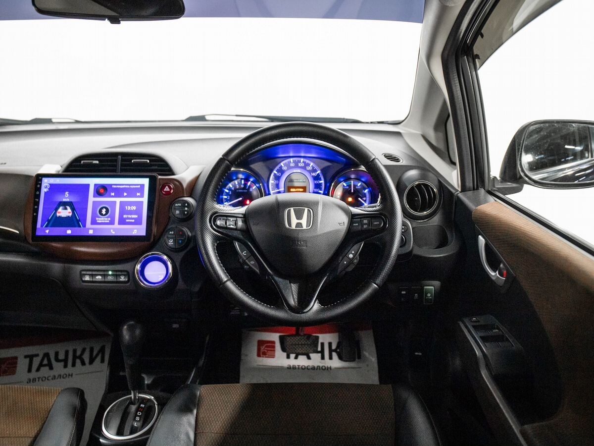 Honda Fit Shuttle 2012 - фото автомобиля