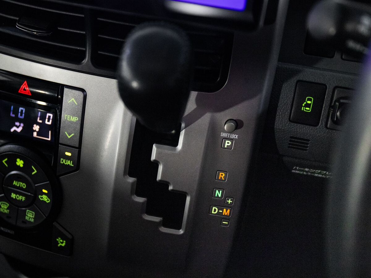 Toyota Noah 2009 - фото автомобиля