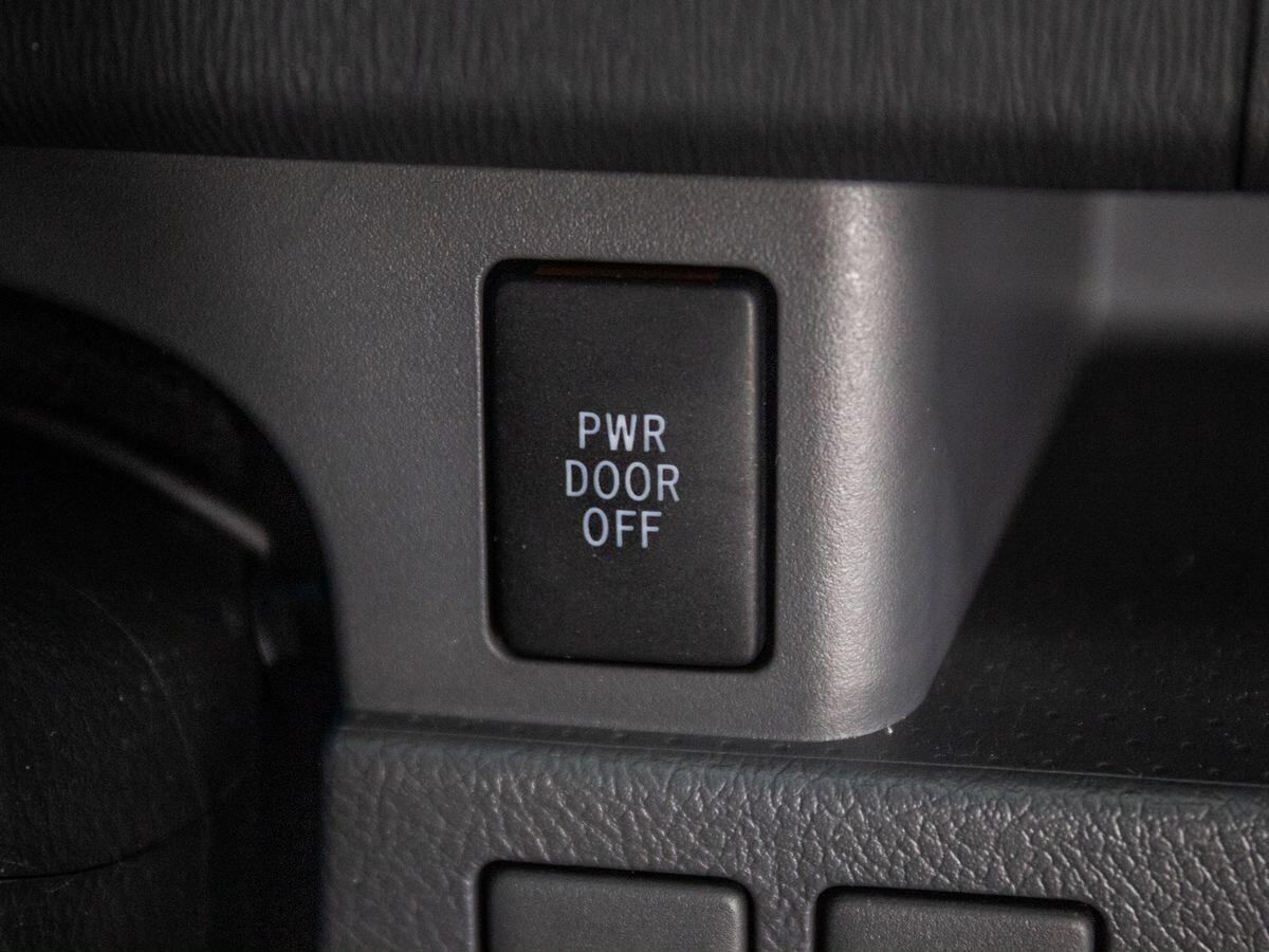 Toyota Noah 2009 - фото автомобиля