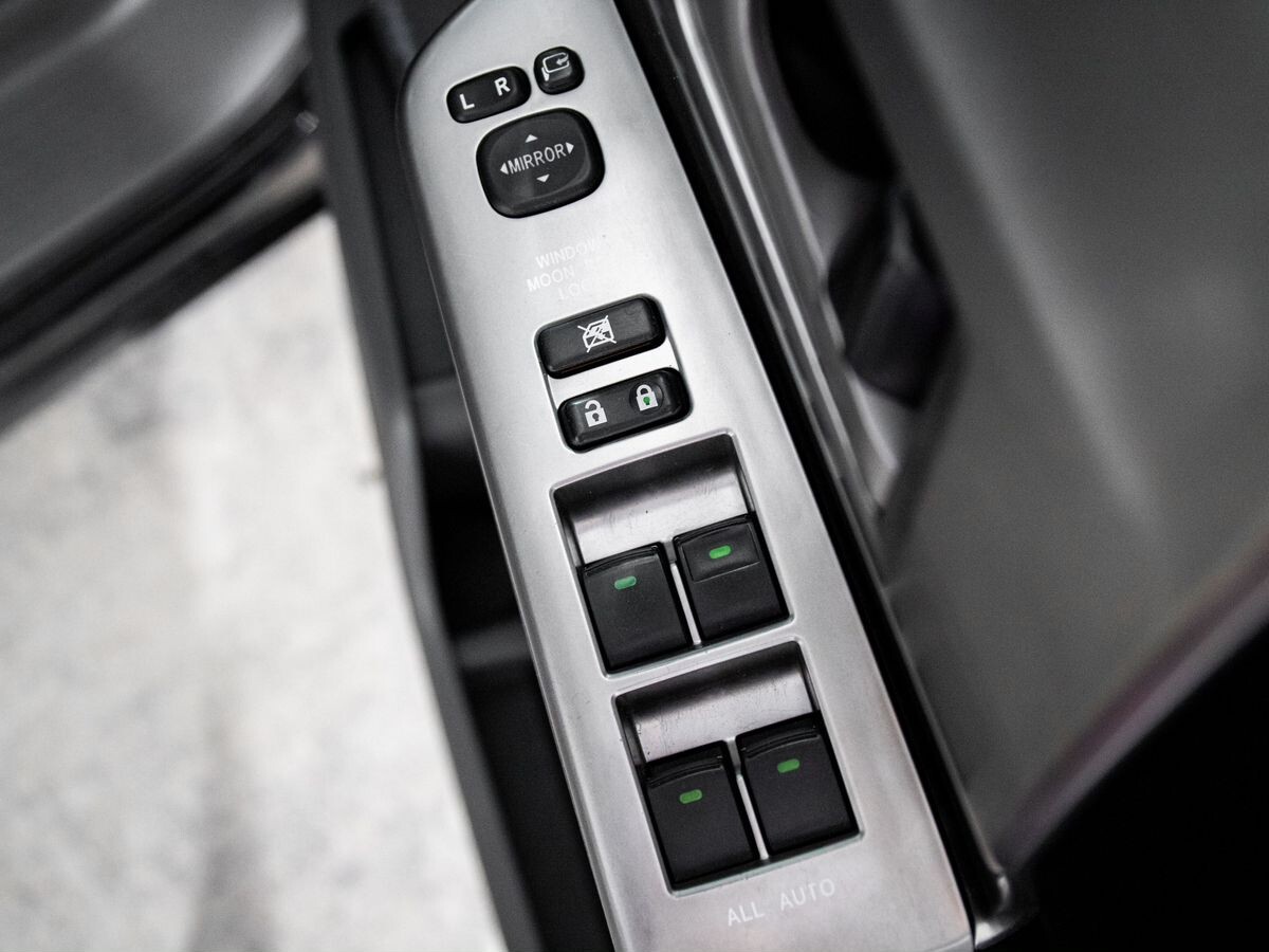 Toyota Noah 2009 - фото автомобиля