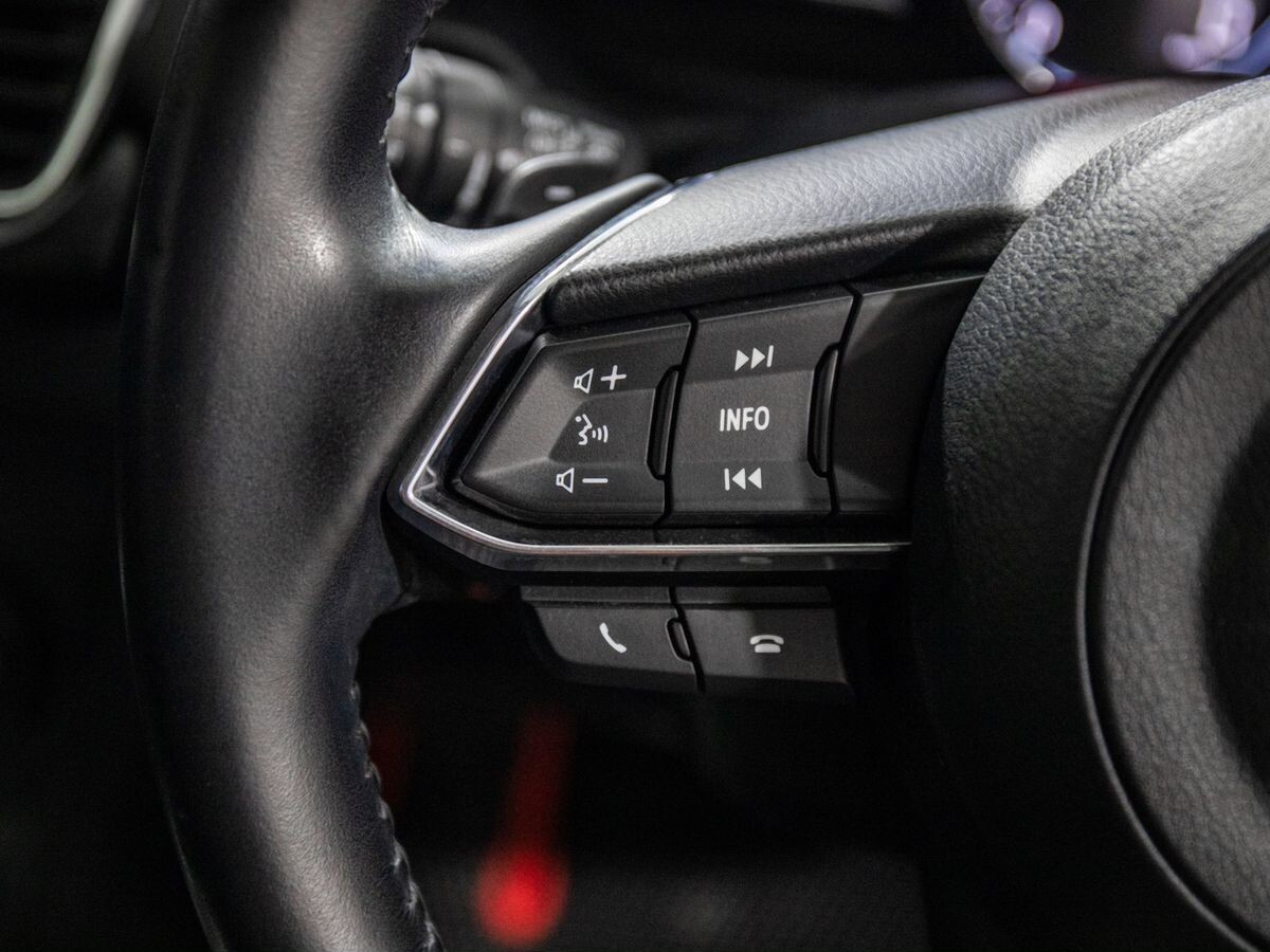 Mazda Axela 2017 - фото автомобиля