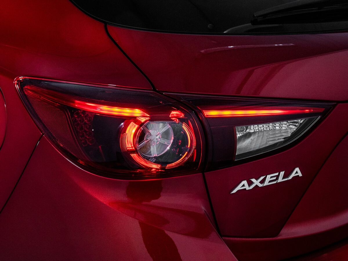 Mazda Axela 2017 - фото автомобиля