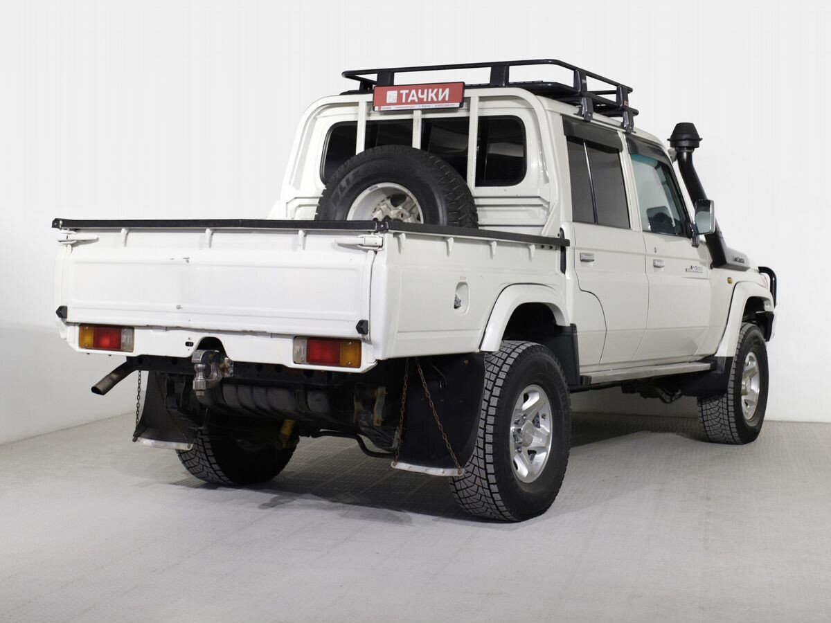 Toyota Land Cruiser 2015 - фото автомобиля