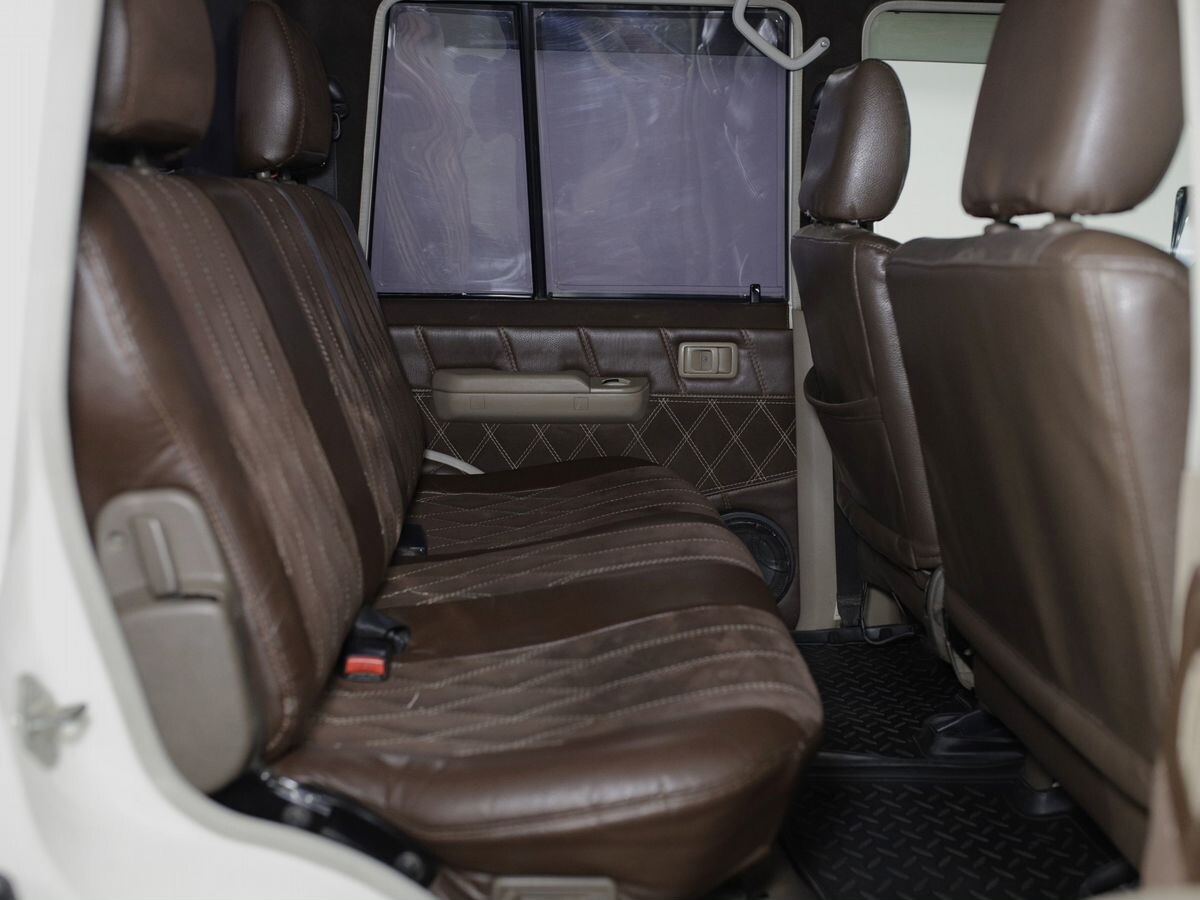 Toyota Land Cruiser 2015 - фото автомобиля