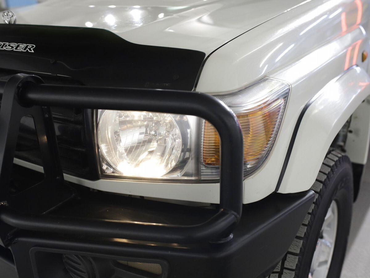 Toyota Land Cruiser 2015 - фото автомобиля