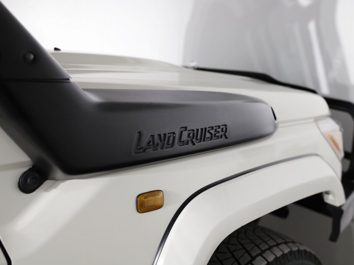 Toyota Land Cruiser 2015 - фото автомобиля