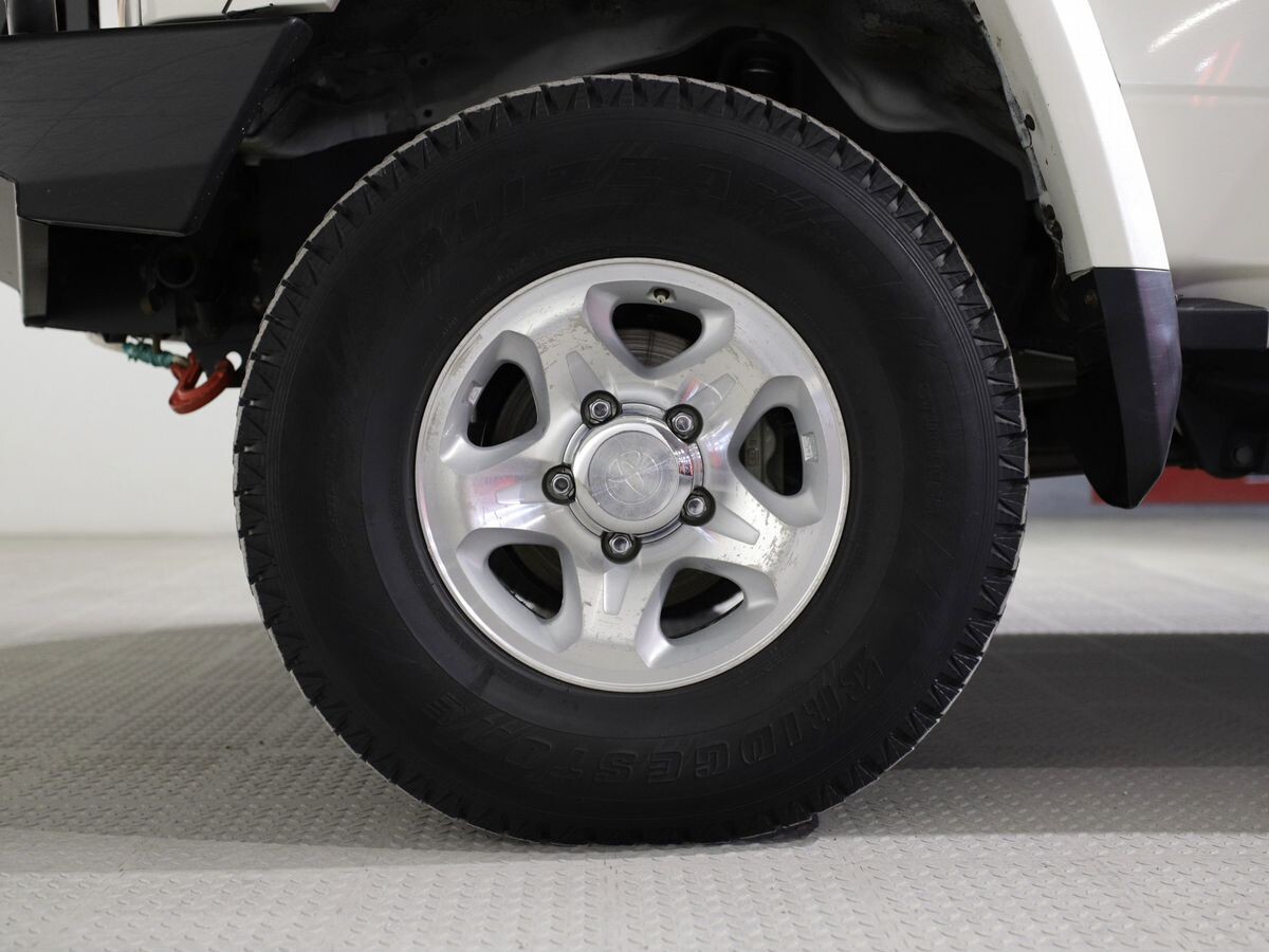 Toyota Land Cruiser 2015 - фото автомобиля