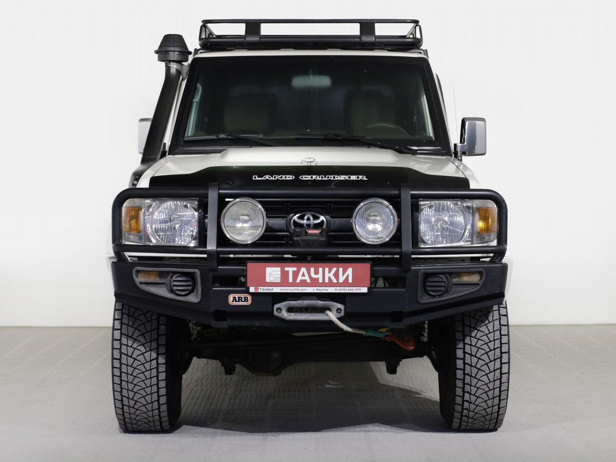 Toyota Land Cruiser 2015 - фото автомобиля