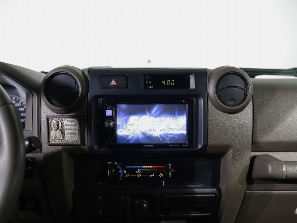 Toyota Land Cruiser 2015 - фото автомобиля