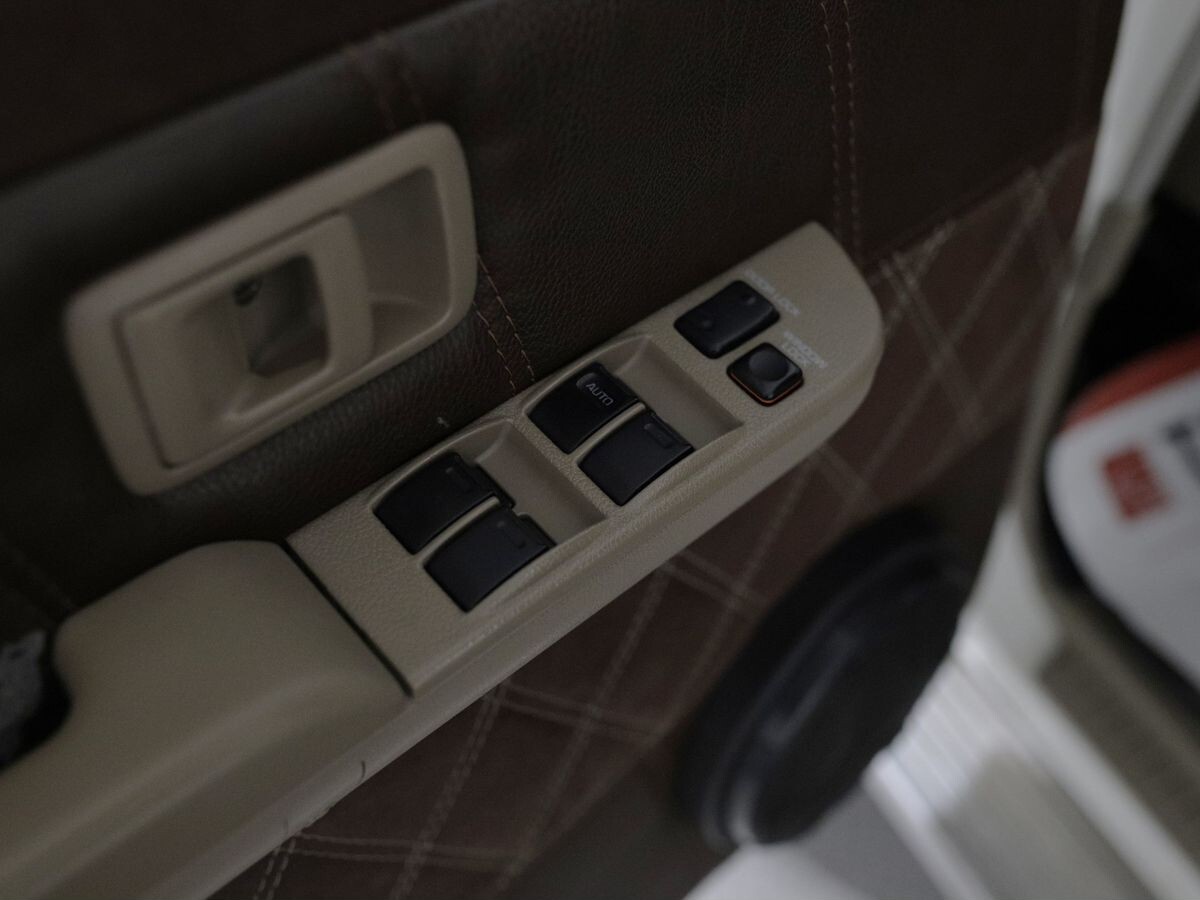 Toyota Land Cruiser 2015 - фото автомобиля