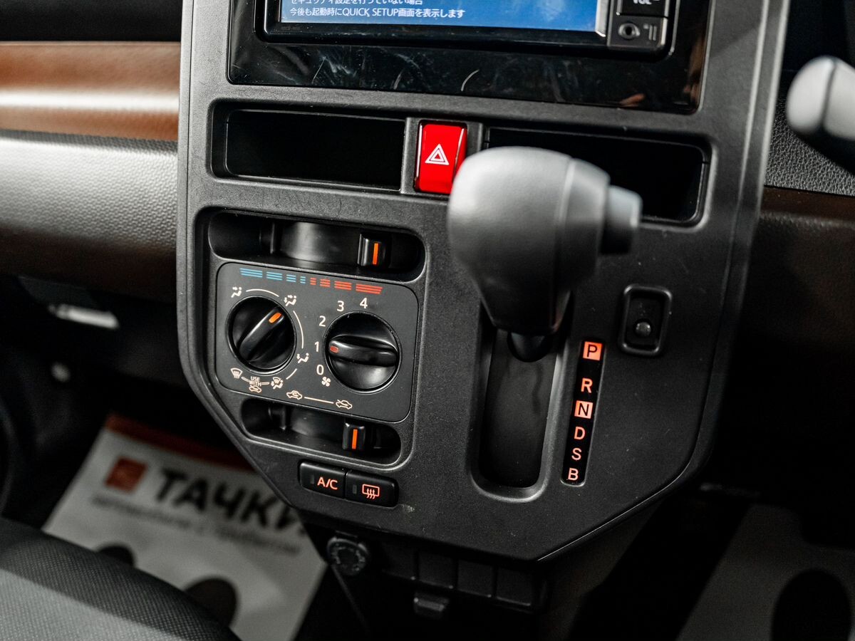 Toyota Roomy 2017 - фото автомобиля