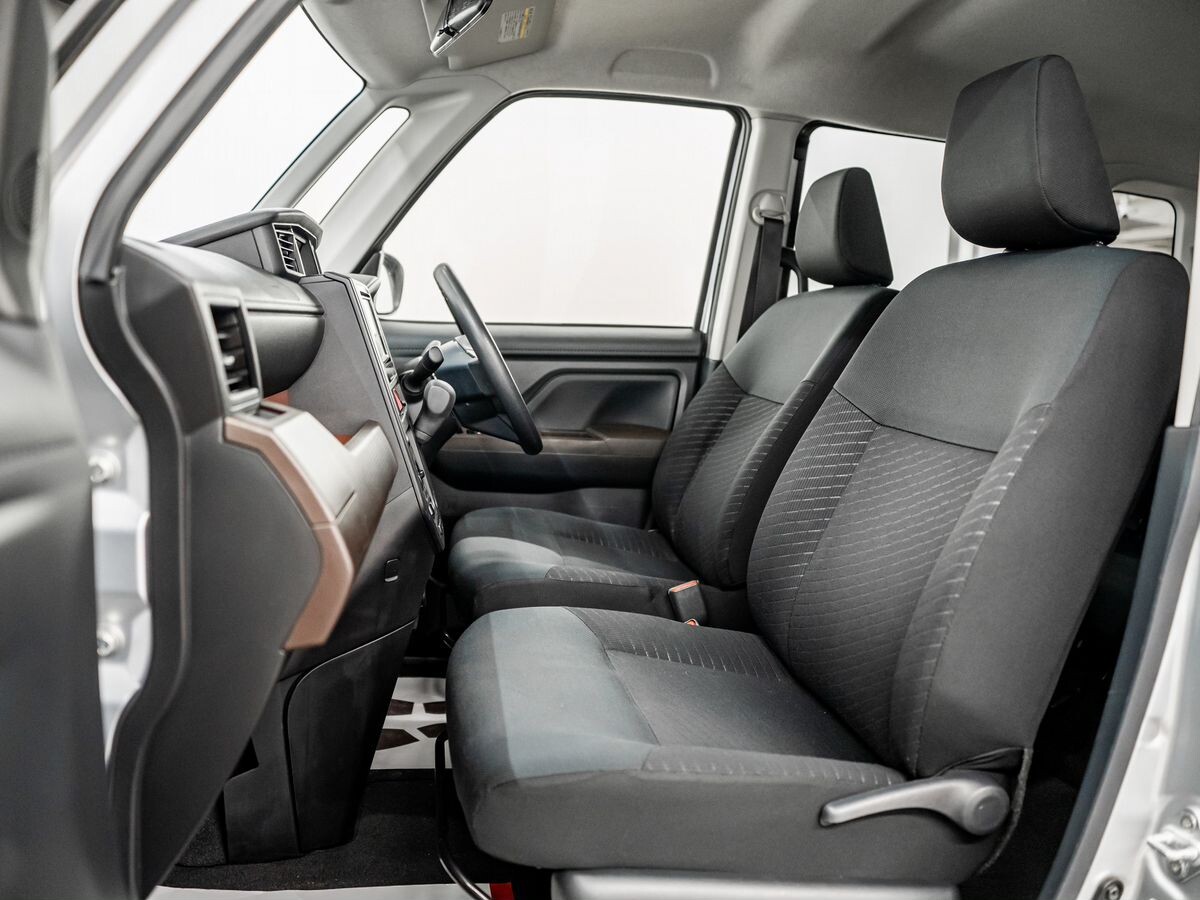 Toyota Roomy 2017 - фото автомобиля