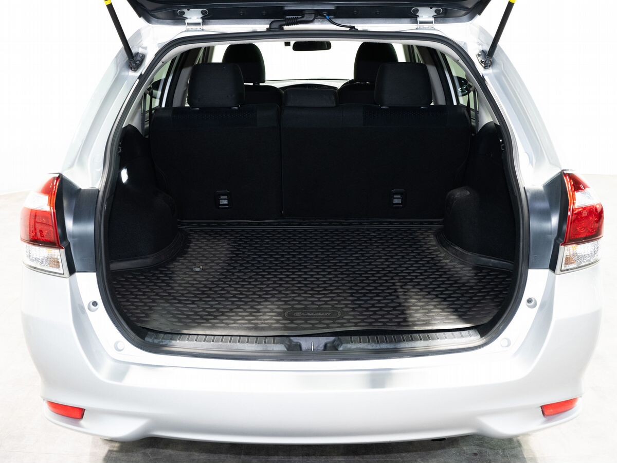 Toyota Corolla 2016 - фото автомобиля