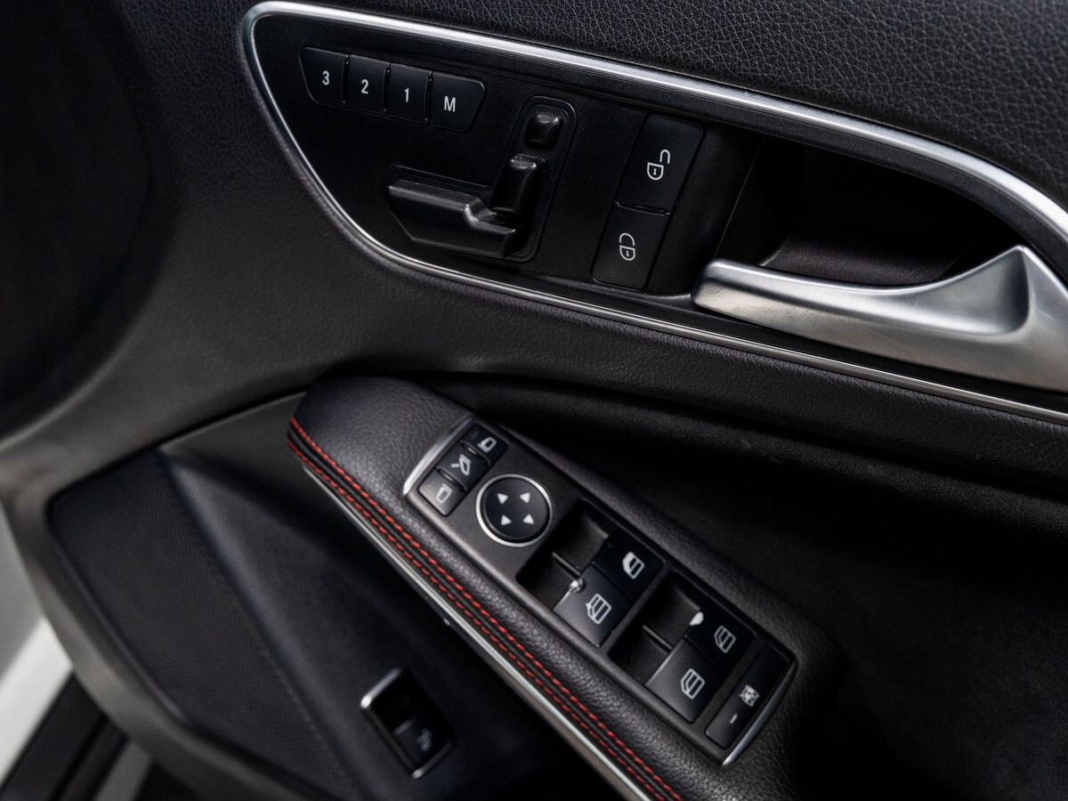 Mercedes-Benz GLA 2015 - фото автомобиля