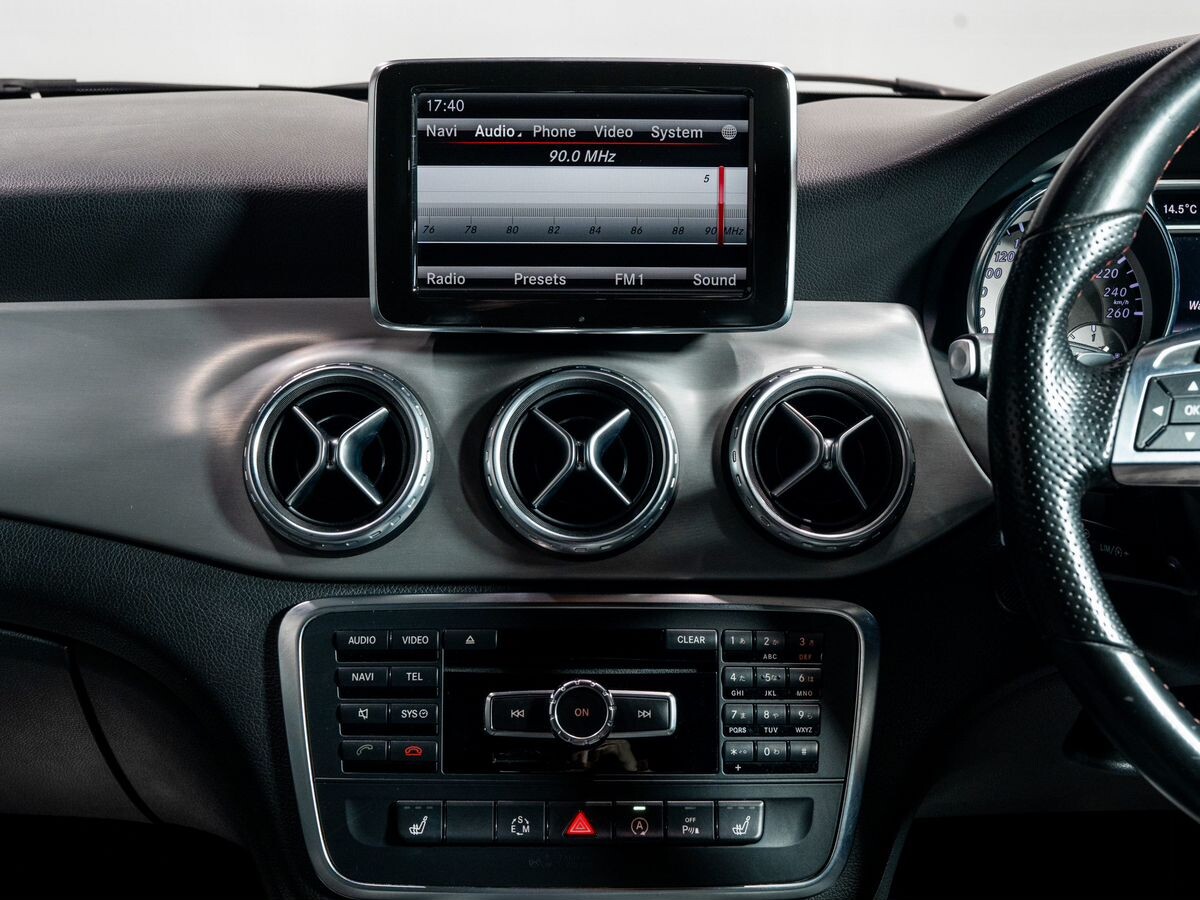 Mercedes-Benz GLA 2015 - фото автомобиля