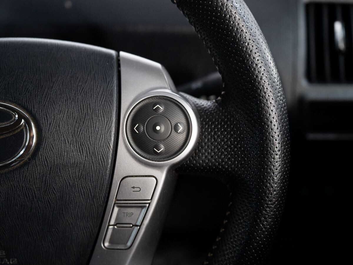 Toyota Prius Alpha 2016 - фото автомобиля