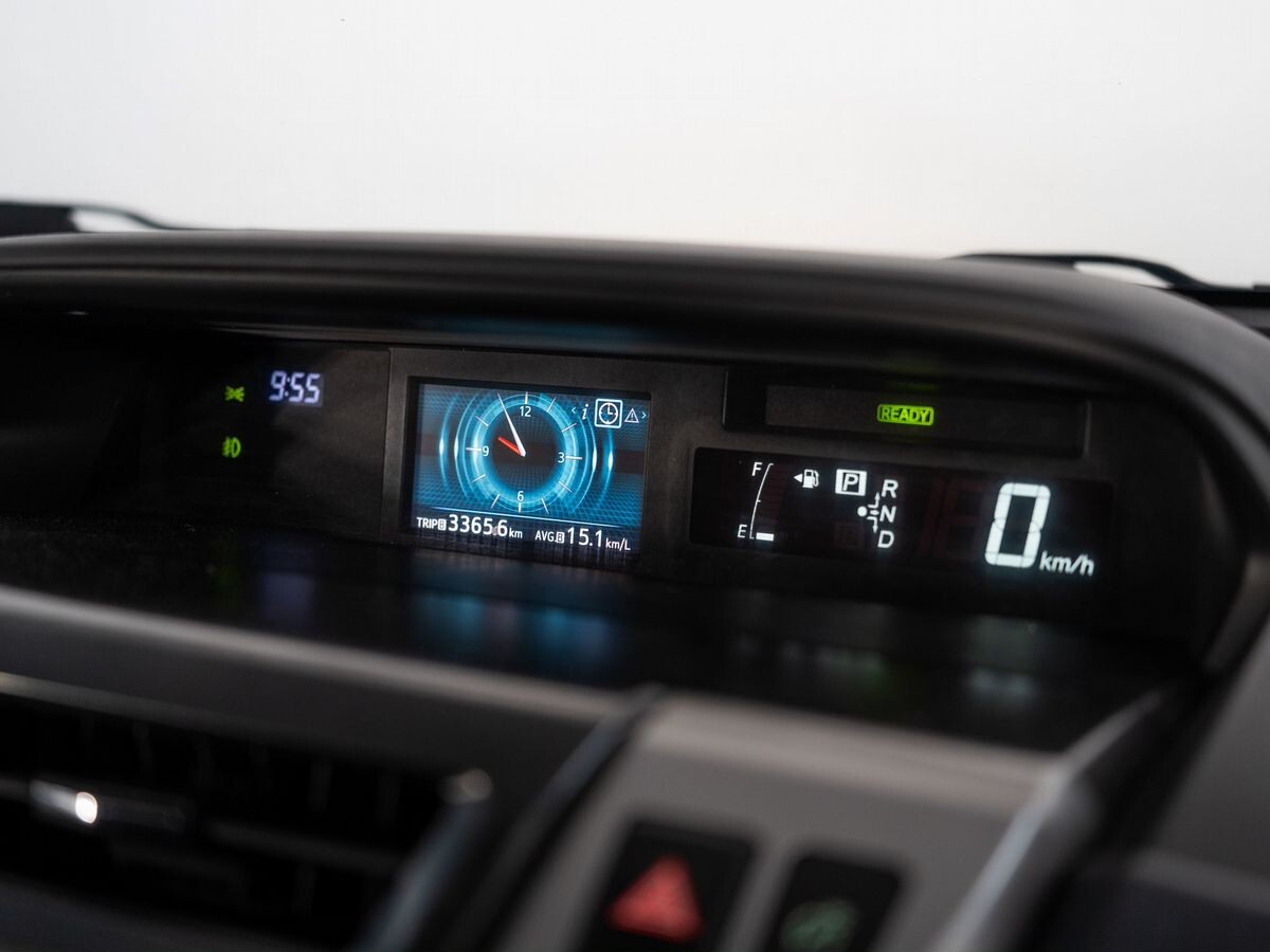 Toyota Prius Alpha 2016 - фото автомобиля