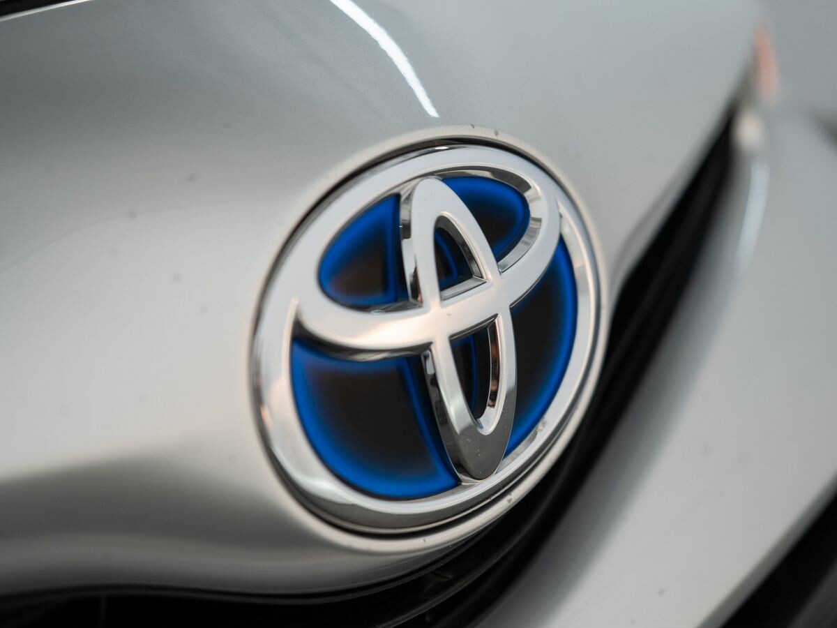 Toyota Prius Alpha 2016 - фото автомобиля