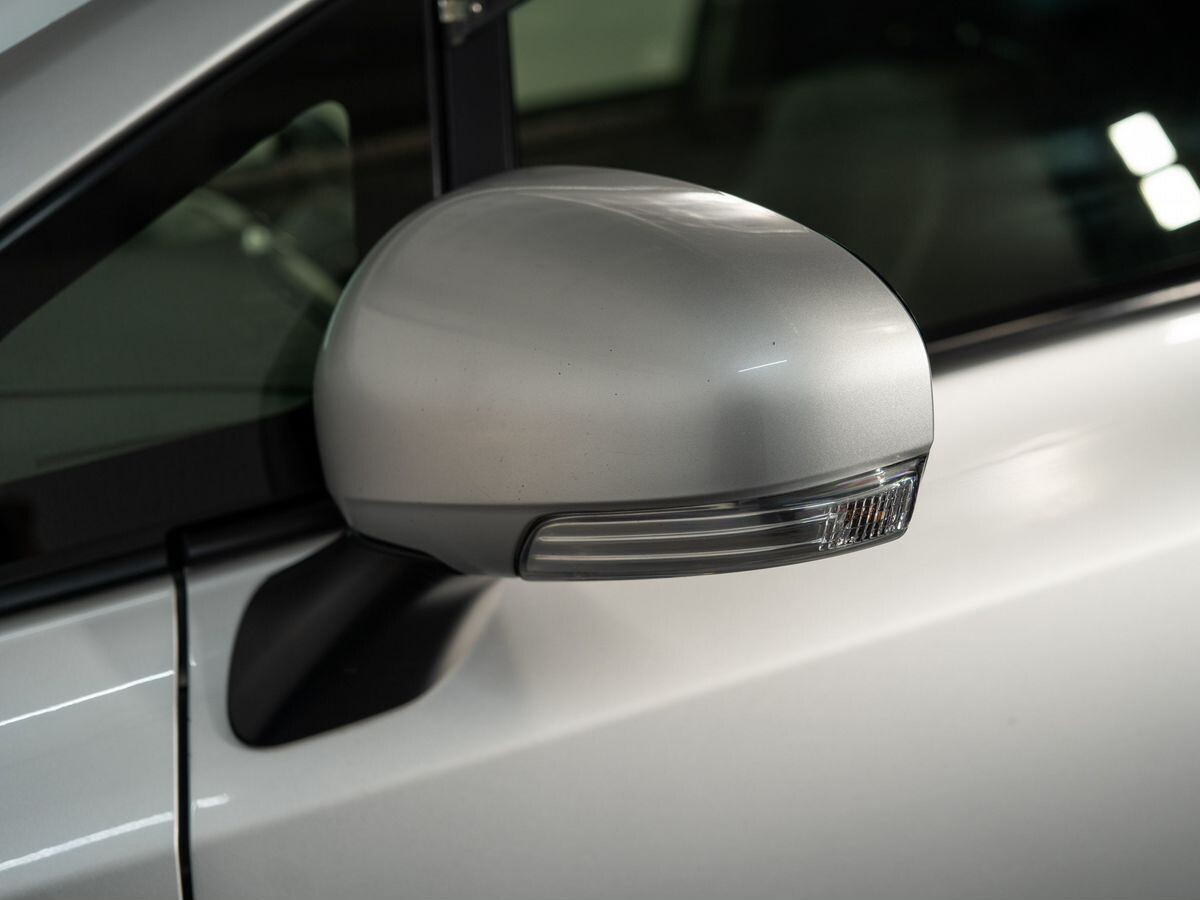 Toyota Prius Alpha 2016 - фото автомобиля