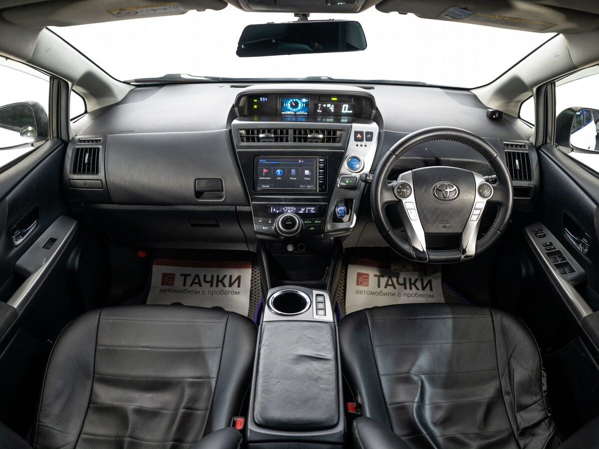Toyota Prius Alpha 2016 - фото автомобиля