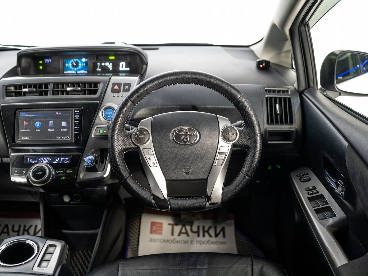 Toyota Prius Alpha 2016 - фото автомобиля