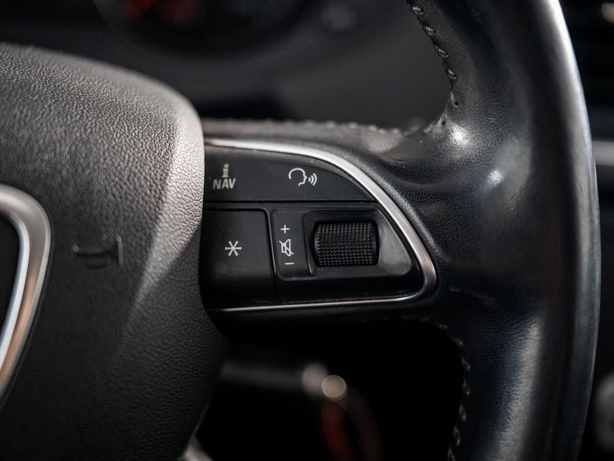 Audi Q3 2015 - фото автомобиля