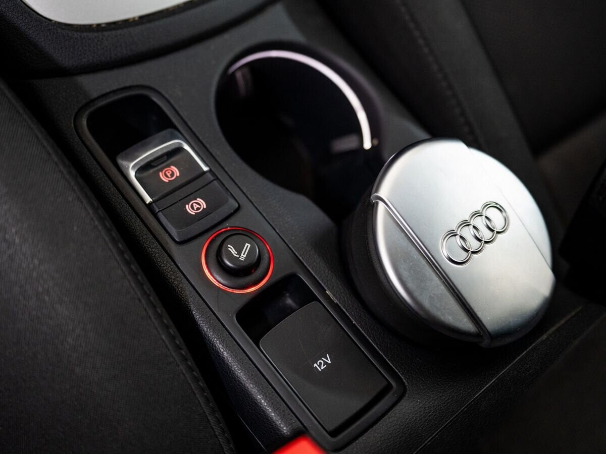 Audi Q3 2015 - фото автомобиля