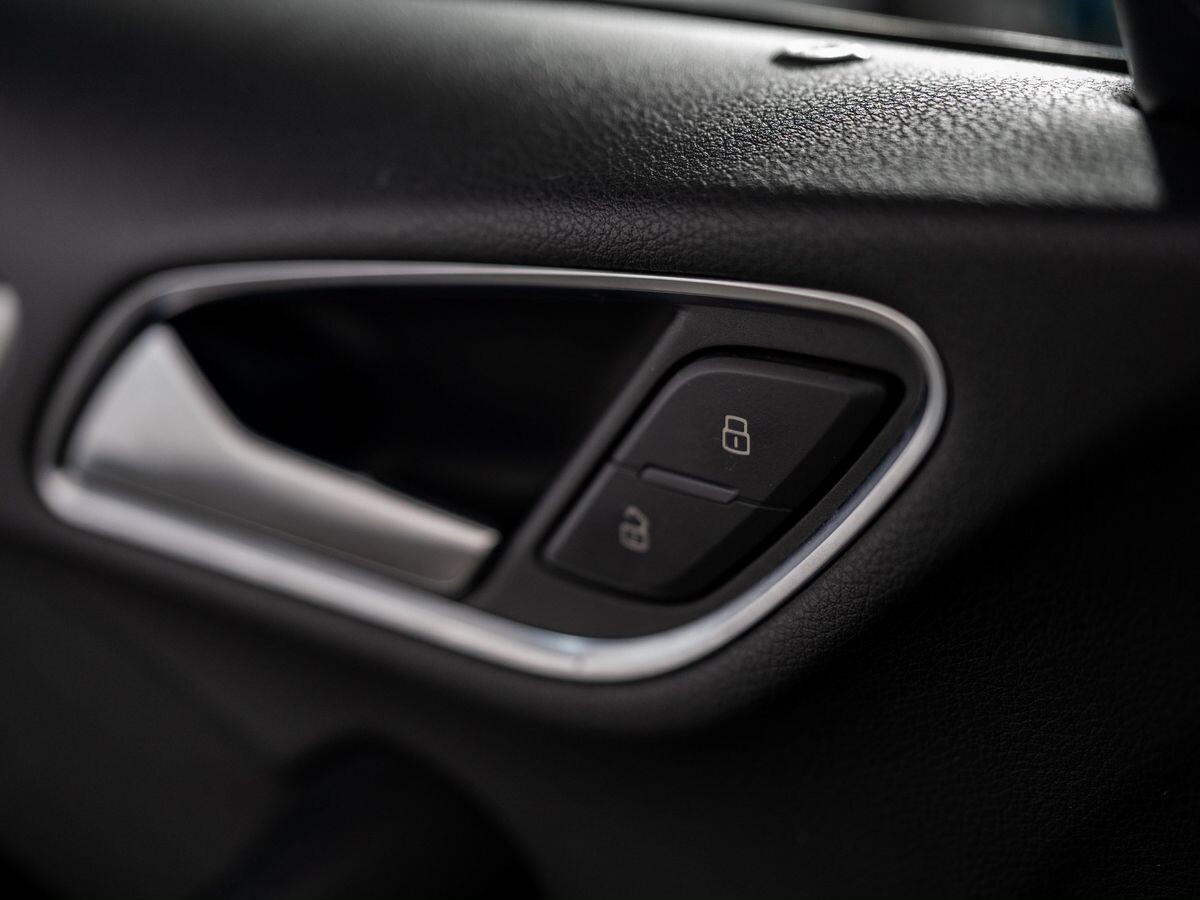 Audi Q3 2015 - фото автомобиля