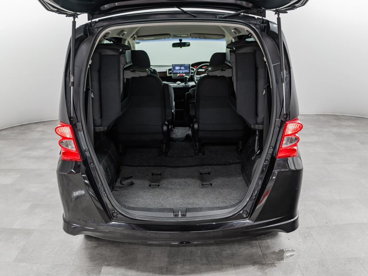 Honda Freed 2010 - фото автомобиля