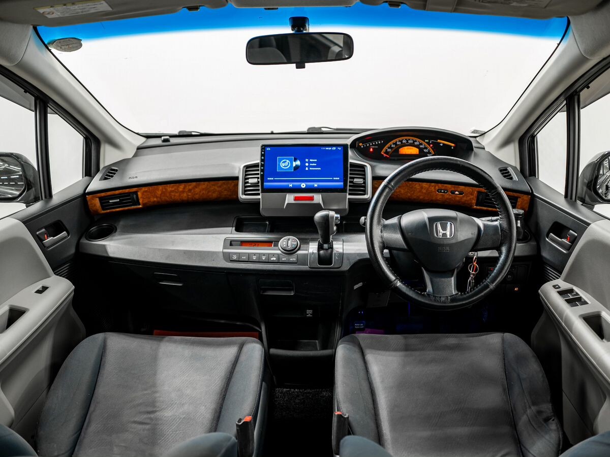 Honda Freed 2010 - фото автомобиля