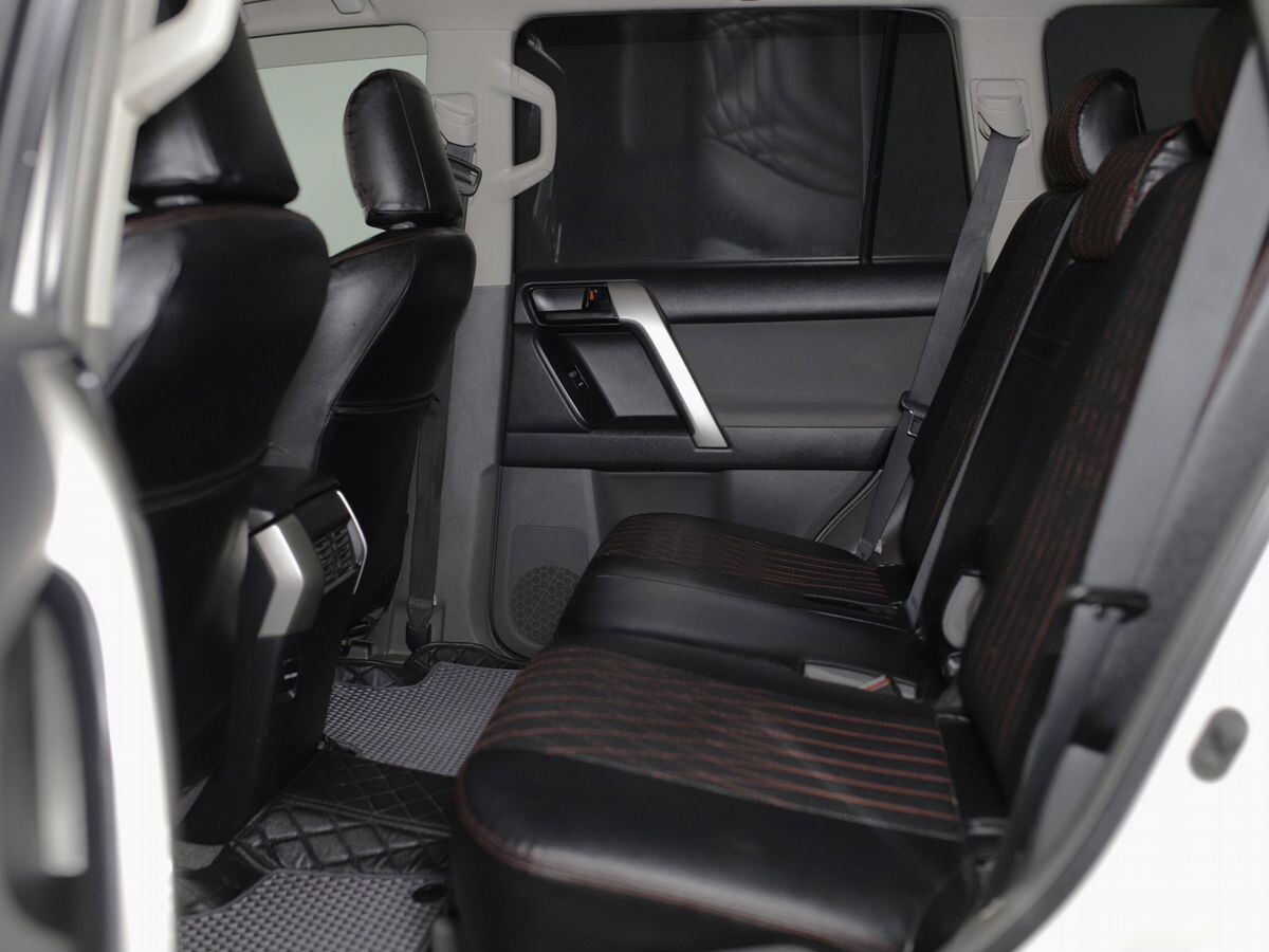 Toyota Land Cruiser Prado 2012 - фото автомобиля