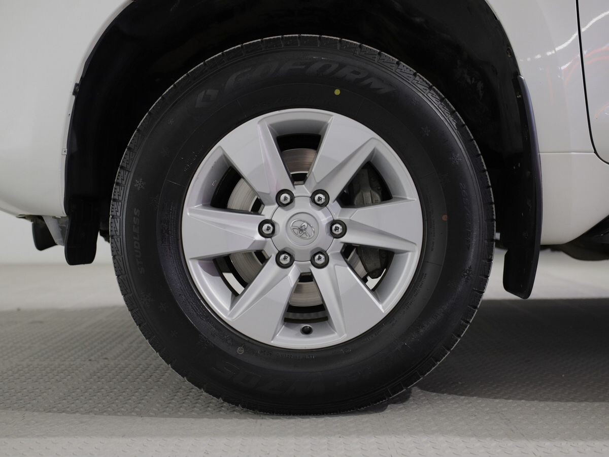 Toyota Land Cruiser Prado 2012 - фото автомобиля