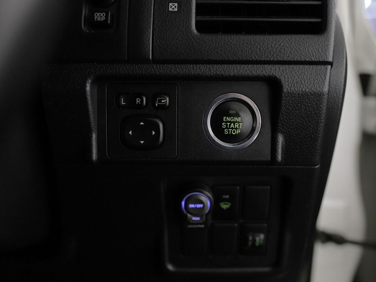 Toyota Land Cruiser Prado 2012 - фото автомобиля