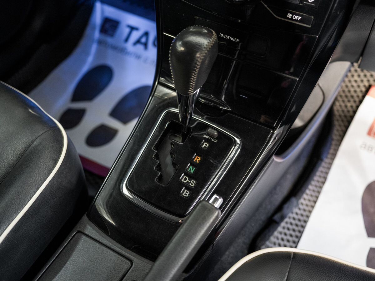 Toyota Corolla 2010 - фото автомобиля