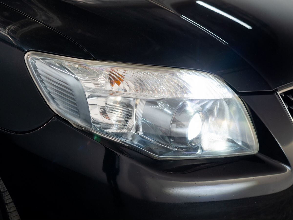 Toyota Corolla 2010 - фото автомобиля