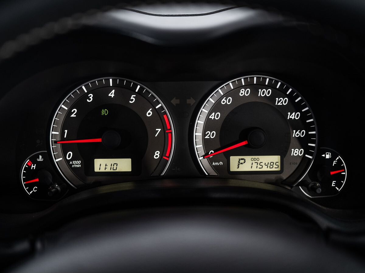 Toyota Corolla 2010 - фото автомобиля