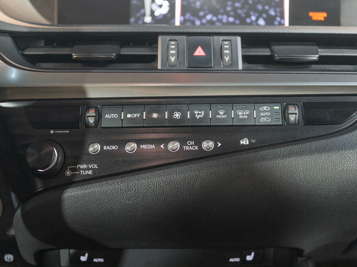 Lexus ES 2019 - фото автомобиля