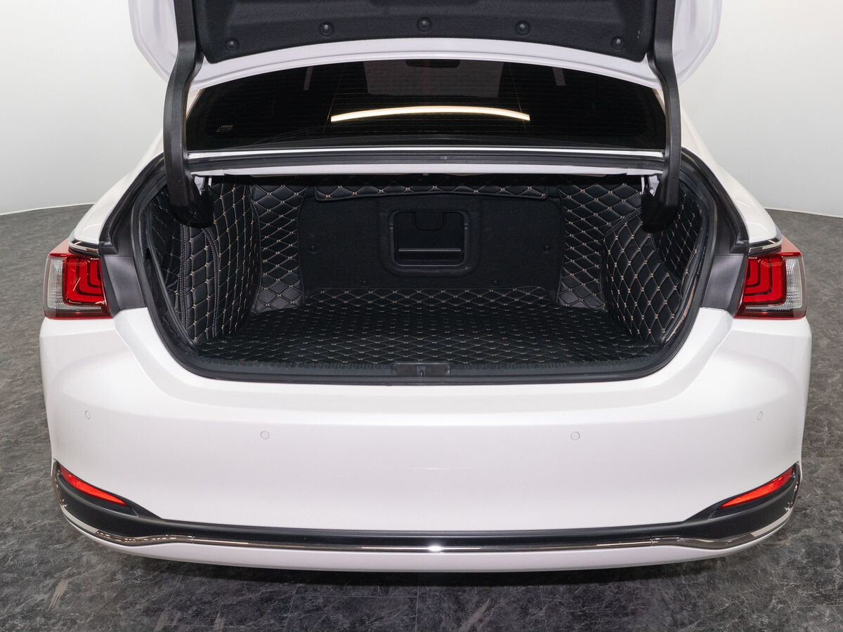 Lexus ES 2019 - фото автомобиля