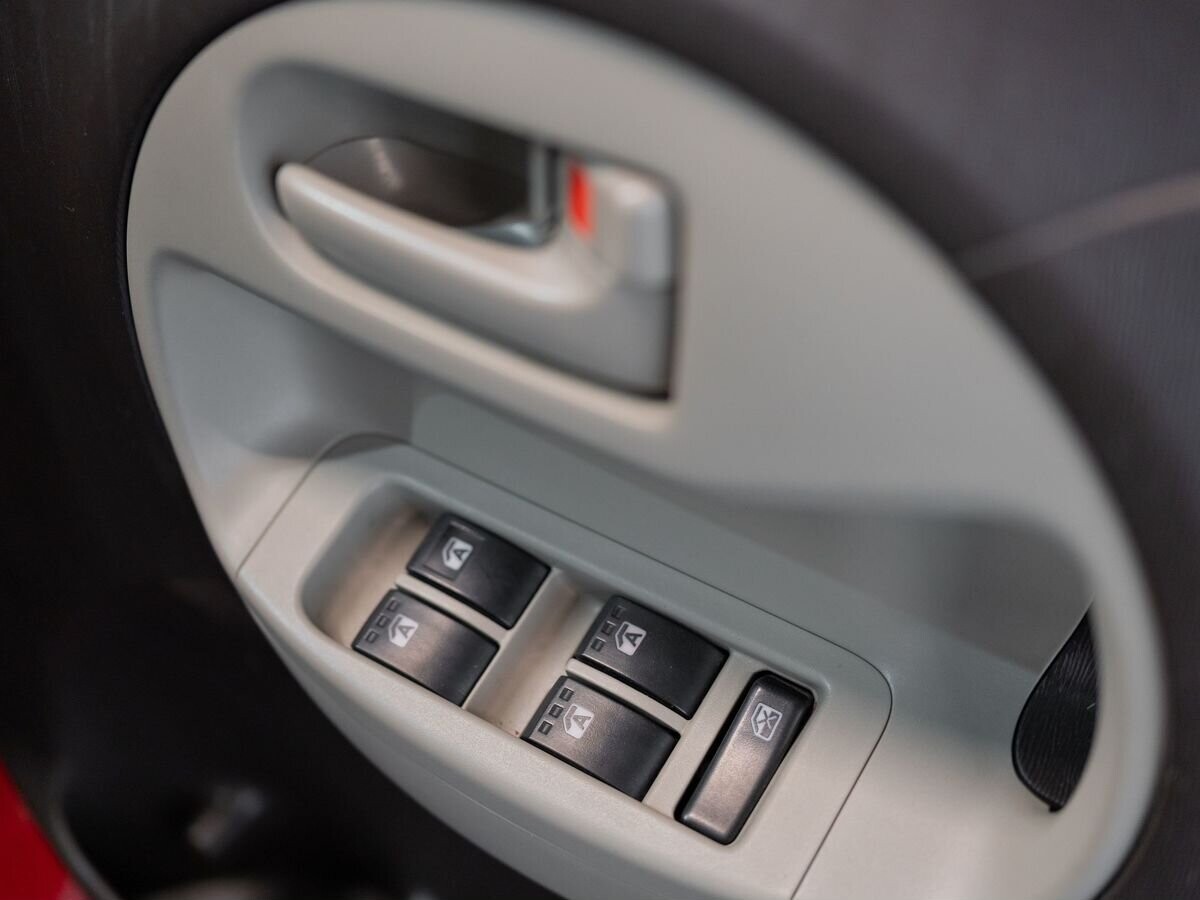 Toyota Passo 2012 - фото автомобиля