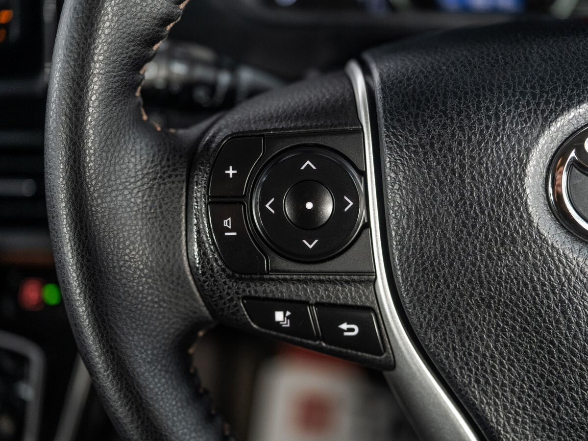 Toyota Esquire 2015 - фото автомобиля