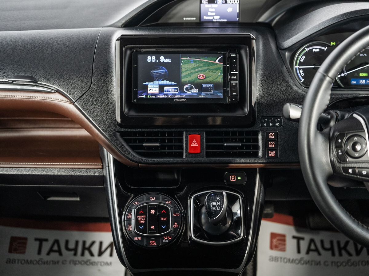 Toyota Esquire 2015 - фото автомобиля