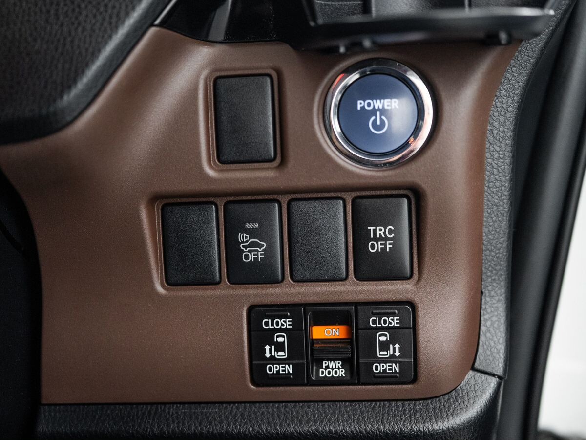 Toyota Esquire 2015 - фото автомобиля